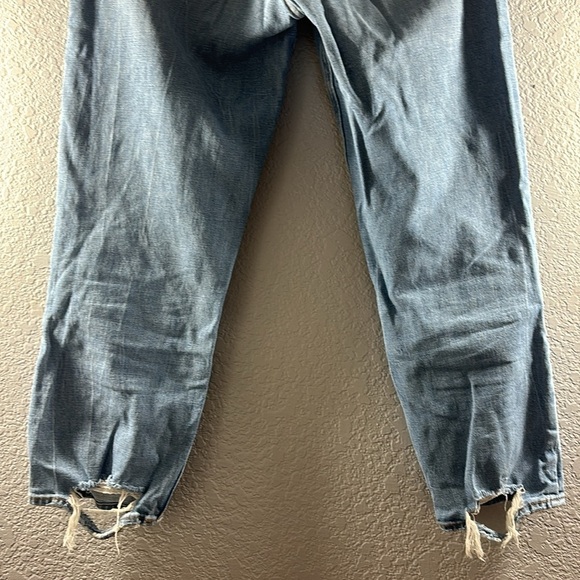 Abercrombie & Fitch The Ankle Straight Ultra High
Rise Jeans - Picture 9 of 10